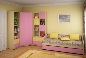 Комплект детской мебели: розовый/бежевый
