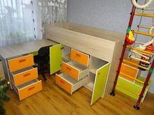 Детская кровать с ящиками и встроенный стол: 1900х800х1200мм